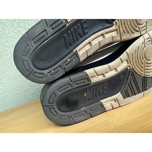 Athletic_Shoes